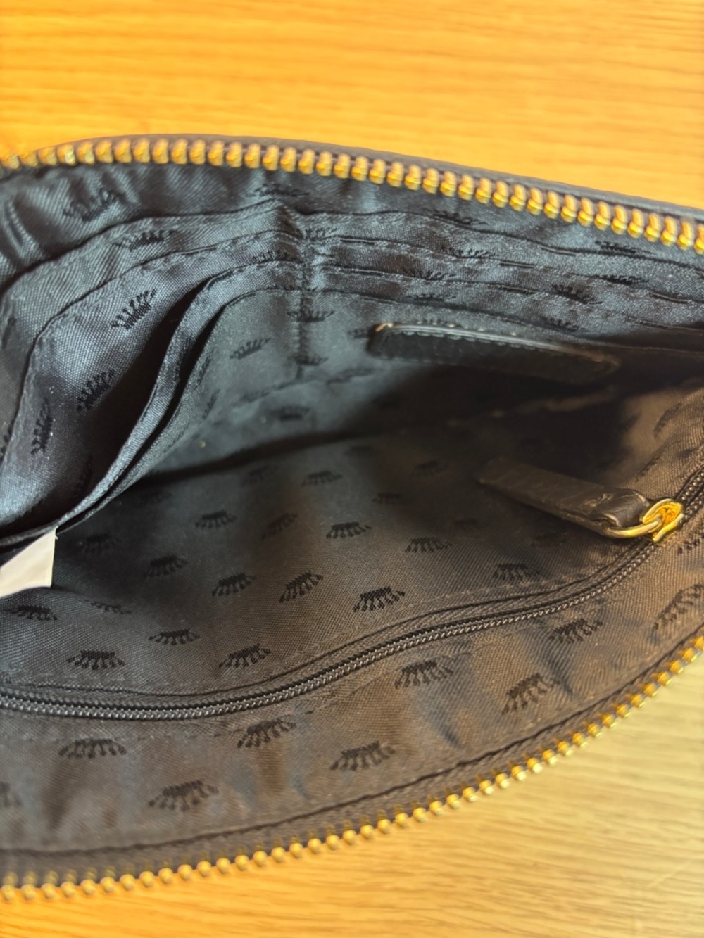 Juicy Couture Black Gold Reflective Wristlet Y2K-style - Picture 4 of 10